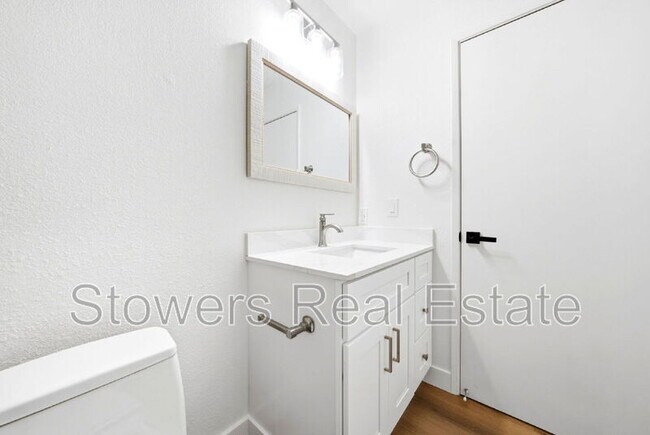 Building Photo - 2033 Raphael Ct