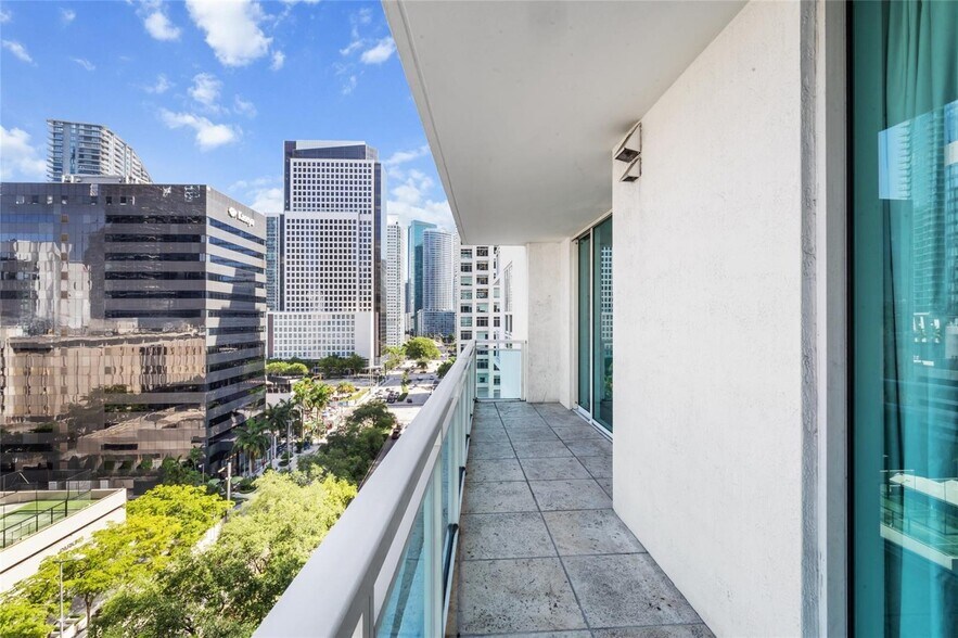 Building Photo - 951 Brickell Ave