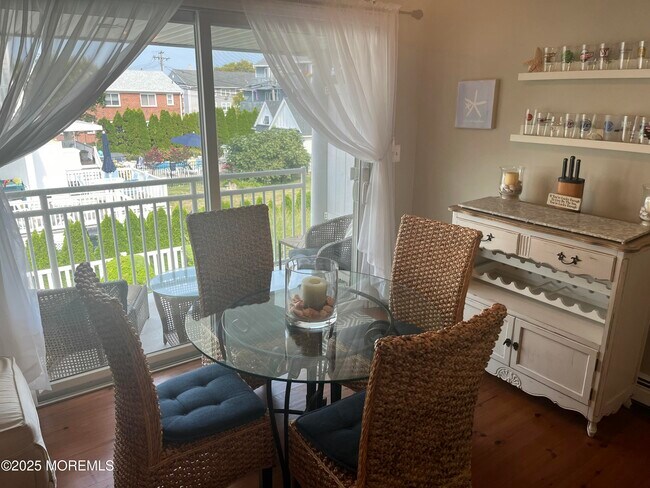 Building Photo - 100 3rd Ave