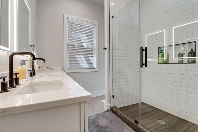 Building Photo - 1111 W Annie St