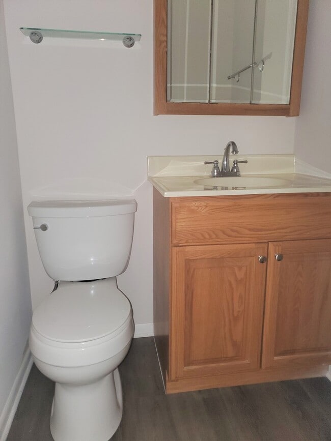 Building Photo - 811 Cambridge Pl