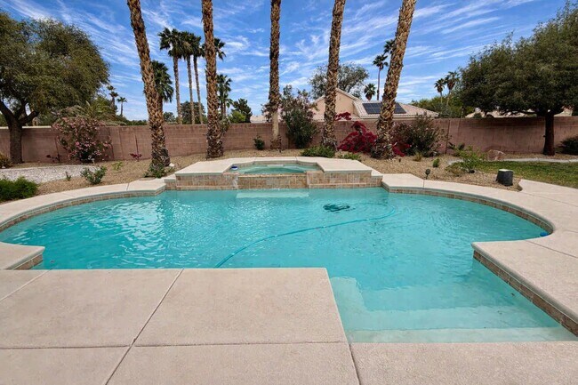 Building Photo - Northwest Valley 6 bdr  4400 sq ft  with RV parking, pool, covered patio -  all on a 1/2 acre lot!