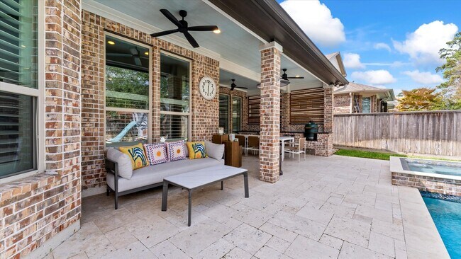 Building Photo - 14 Whispering Thicket Pl