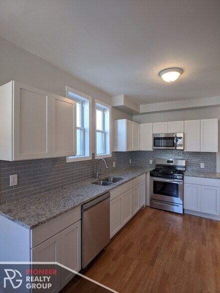 Building Photo - 1520 W Melrose St