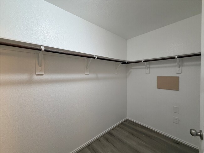 Building Photo - 6819 Dove Stone Dr