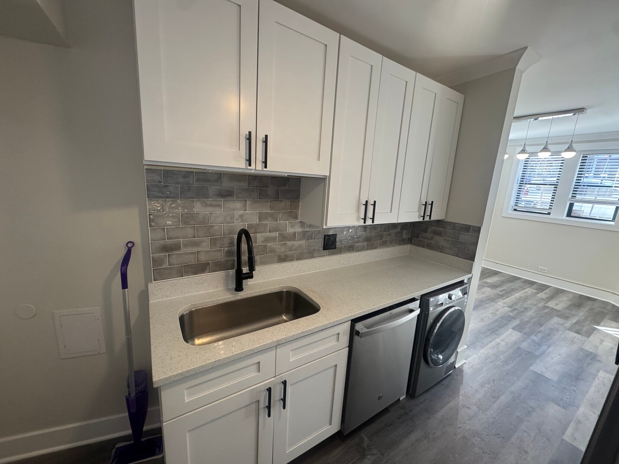 Building Photo - 3837 N Greenview Ave