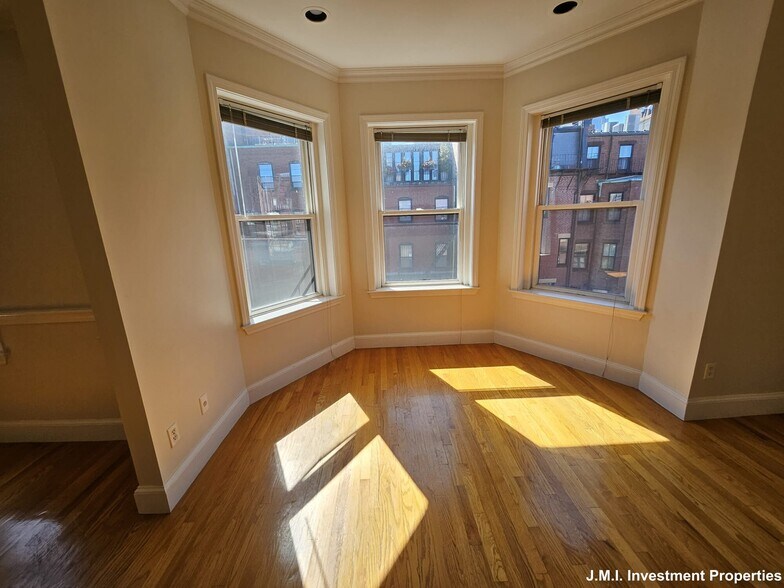 Building Photo - 180 Marlborough St