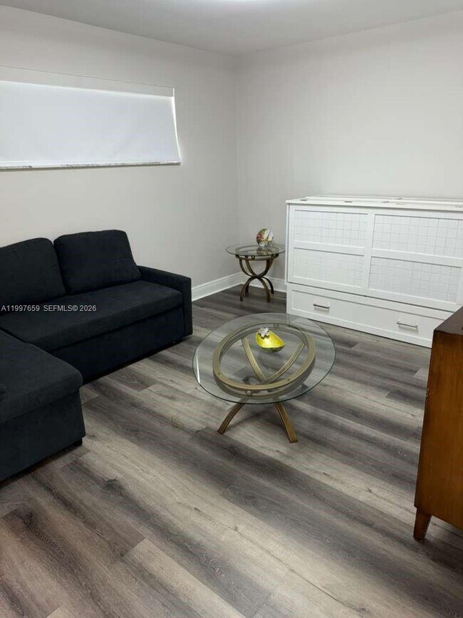 Building Photo - 691 S Hollybrook Dr