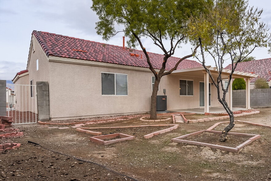 Building Photo - 2407 Tropical Sands Ave
