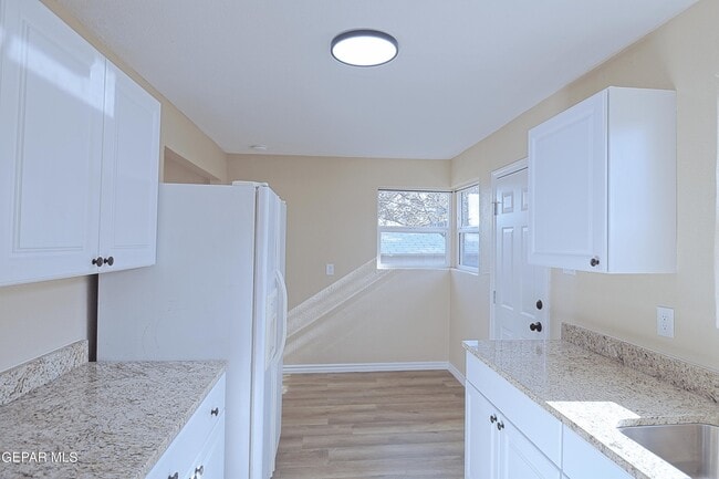 Building Photo - 4433 Yandell Dr