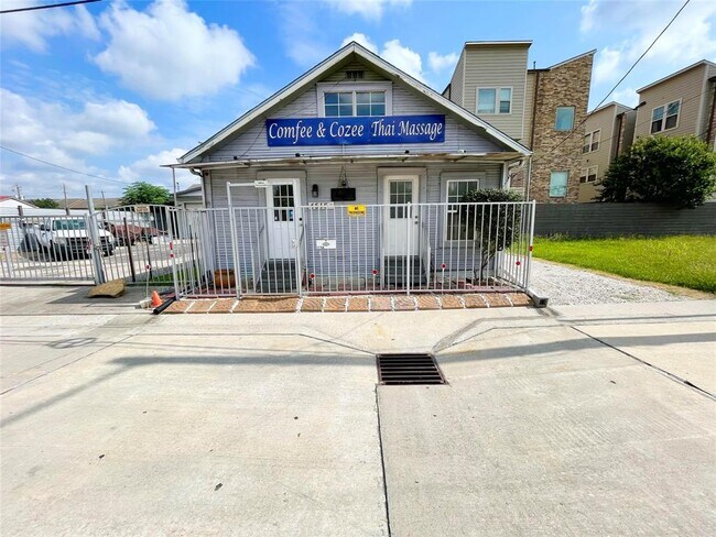 Building Photo - 4516 Katy Fwy