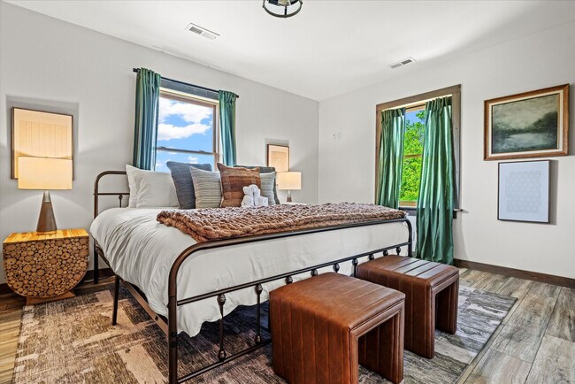 Building Photo - 208 Tunnel Ridge Dr