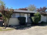 Building Photo - Great 1 bedroom, 1 bath cottage ~ nice quiet street