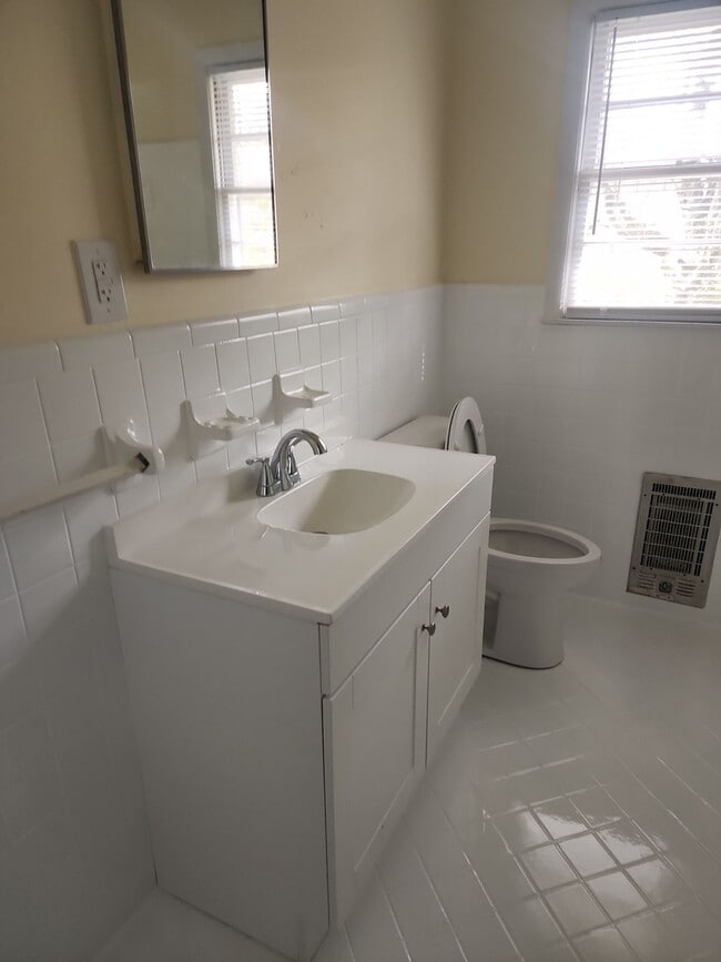 Building Photo - 3211 Meridian St N