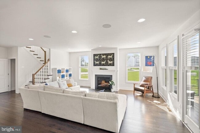 Building Photo - 1108 Coubertin Dr SE