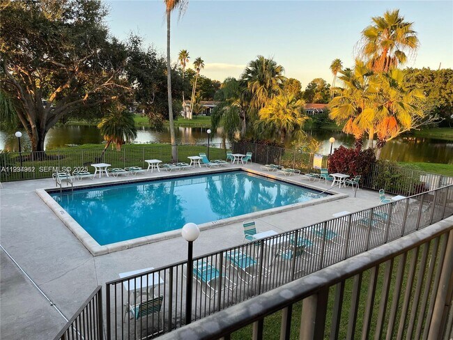 Building Photo - 11453 NW 39th Ct