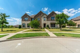 Building Photo - Luxury Townhouse