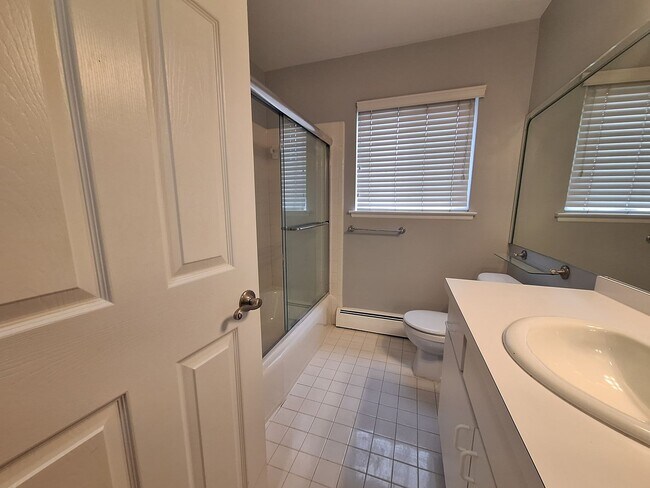 Building Photo - Charming Rochester Condo