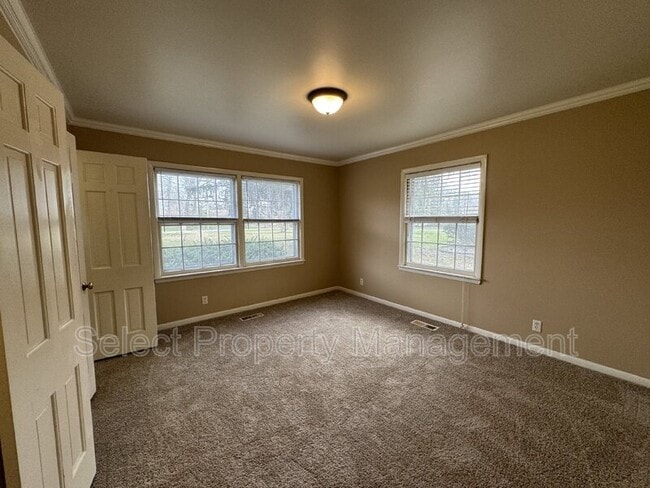 Building Photo - 5437 Covington Rd