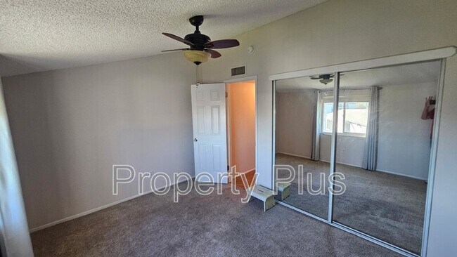 Building Photo - 7550 N 12th St