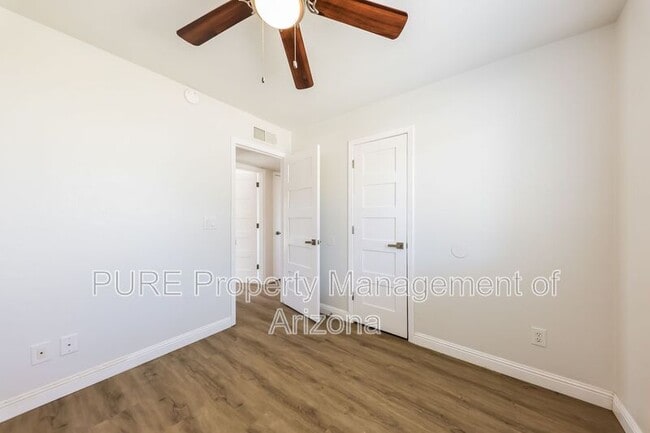 Building Photo - 333 E Cullumber Ave