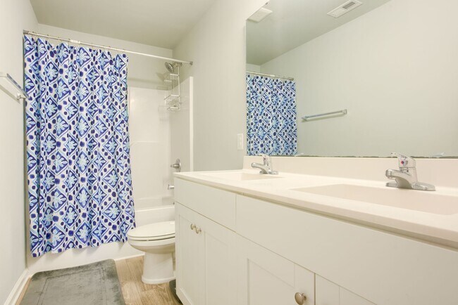 Building Photo - Charming 2-Bed, 2.5-Bath Townhome