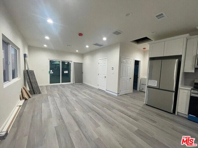 Building Photo - 9556 Lambert Cir