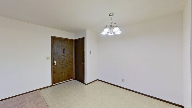 Building Photo - Upper 1 Bedroom 1 Bathroom Apartment is Av...