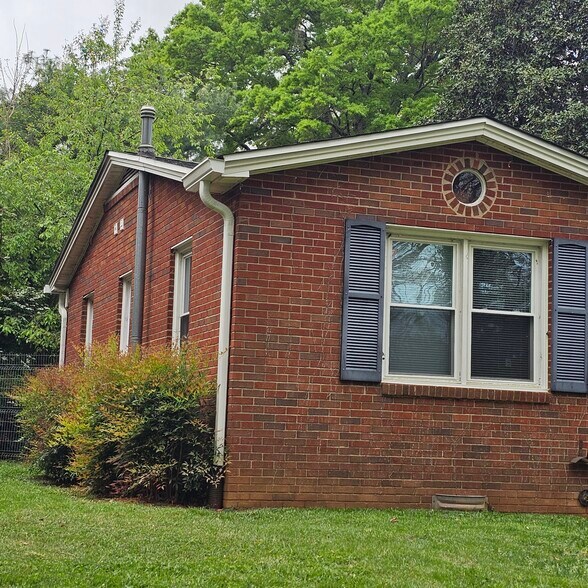Building Photo - 548 Greenway Dr