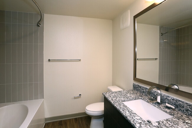 Building Photo - 670 E Algonquin Rd