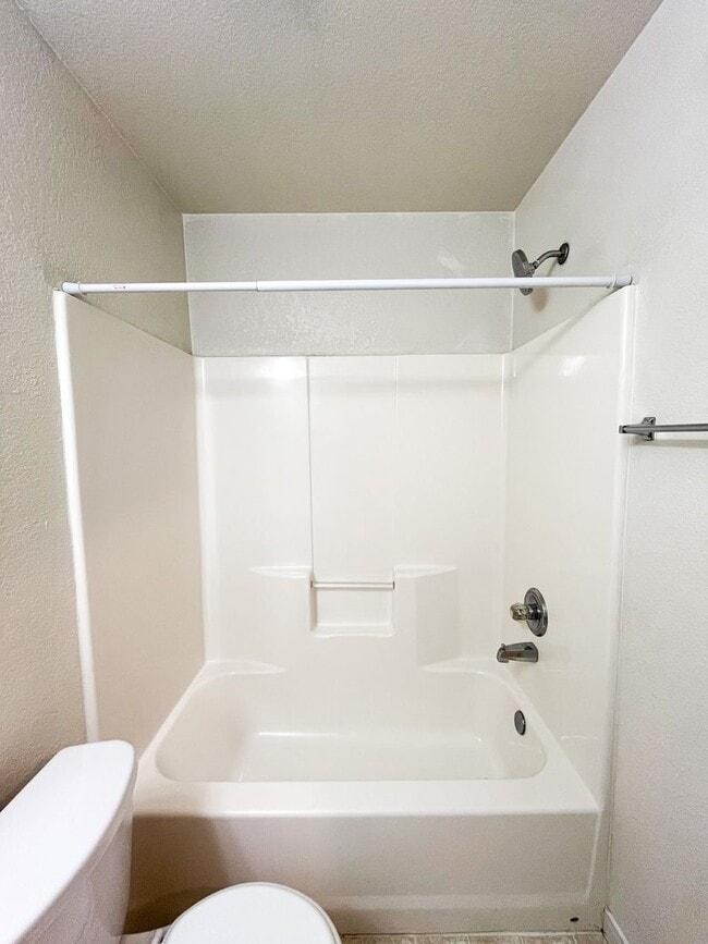Building Photo - 312 Cedar Ridge Dr