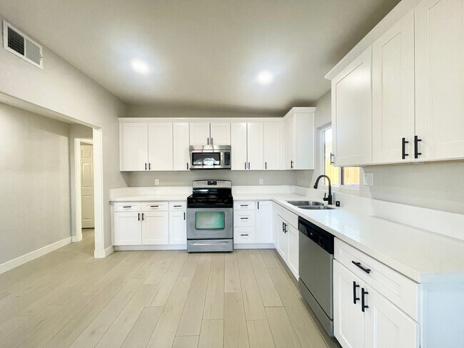 Building Photo - 66572 Cahuilla Ave