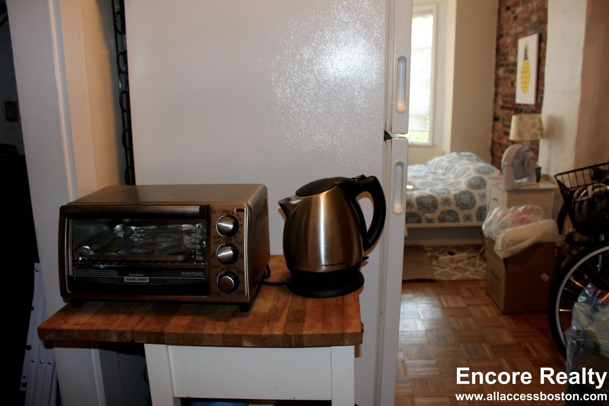 Building Photo - 40 Anderson St