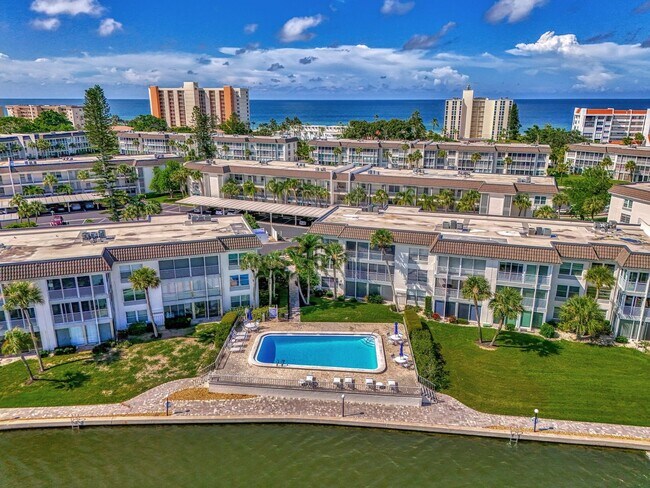 Building Photo - LUXURY LONGBOAT LIVING AT IT’S FINEST! AVA...