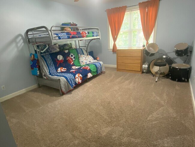 Building Photo - Beautiful Brick Home for Rent – Spacious, Bright & Welcoming