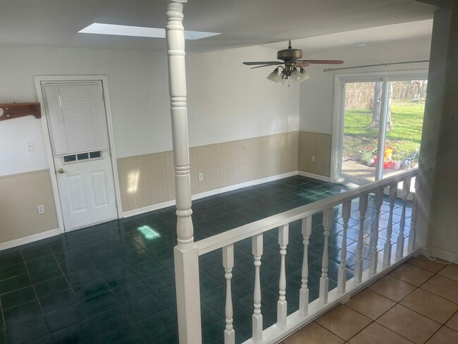 Building Photo - 2363 E Maple Rd