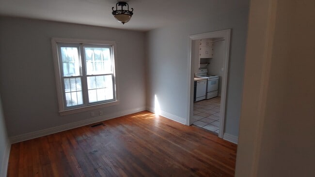 Building Photo - Nice 2 bedroom Home