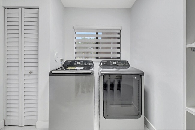 Building Photo - 15378 Lakes of Delray Blvd
