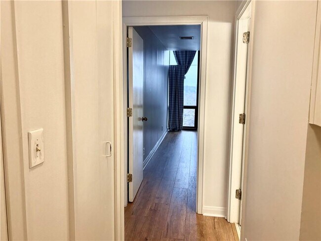 Building Photo - 145 15th St NE