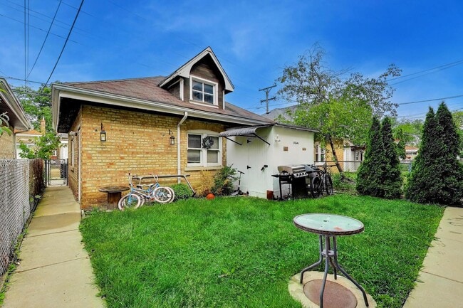 Building Photo - 1822 Gunderson Ave