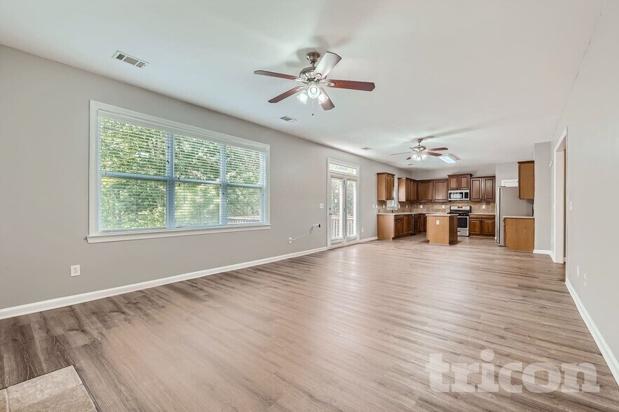 Building Photo - 3605 Long Lake Dr