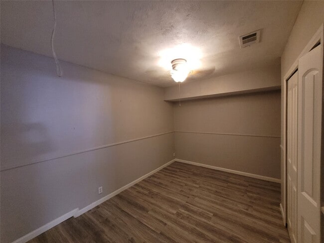 Building Photo - 9843 Mill Shadow Dr