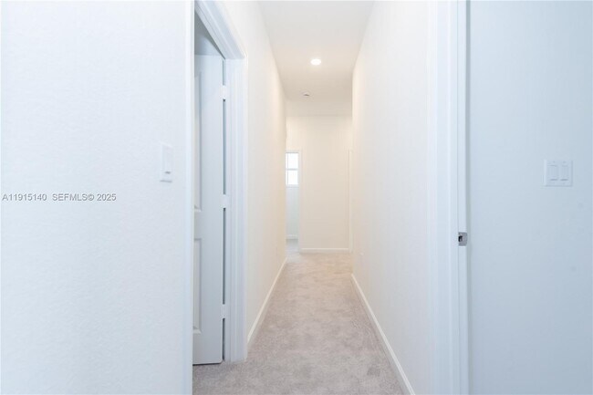 Building Photo - 2636 SE 8th Ct