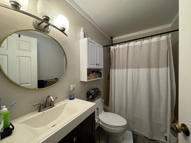 Building Photo - Spacious Portland 3BD/1.5BA Townhouse w/Deck