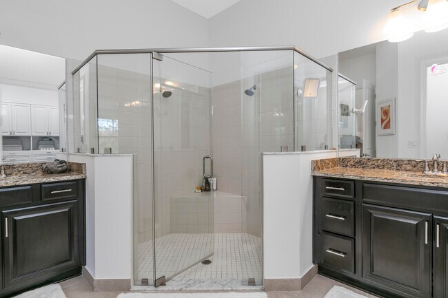 Building Photo - 4660 SW Ardsley Dr