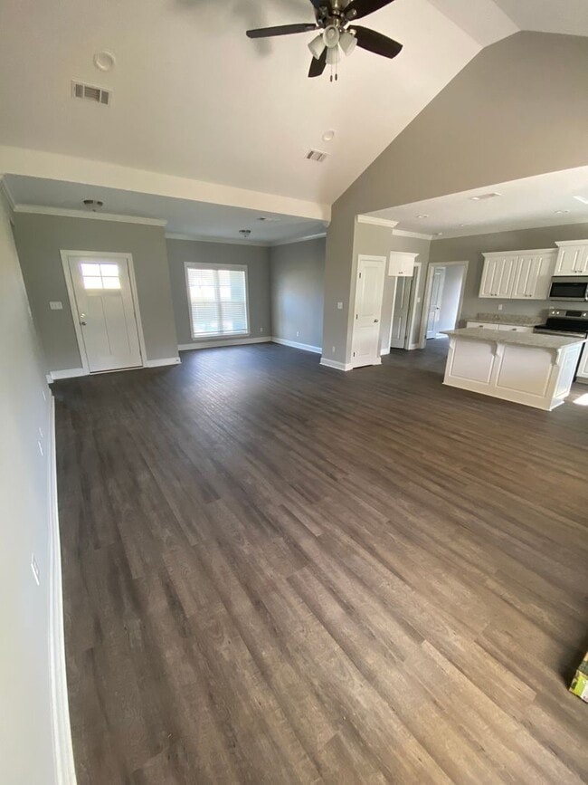 Building Photo - 140 Scarlet Wy