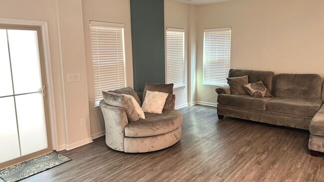 Building Photo - 331 Park Meadows Dr