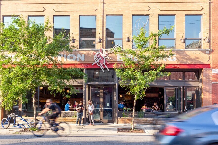 Building Photo - 2735 W Armitage Ave