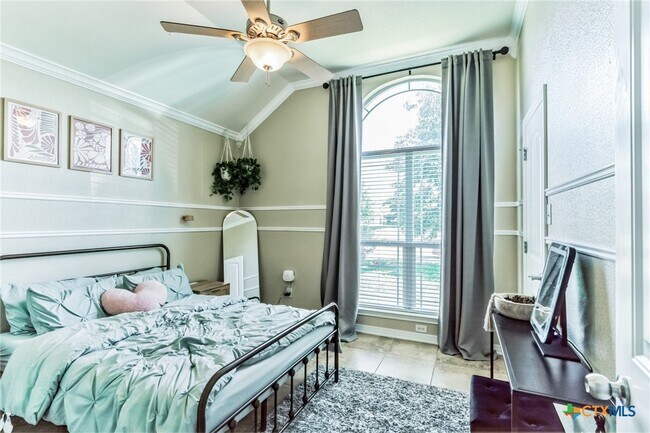 Building Photo - 1507 Hazelnut Dr