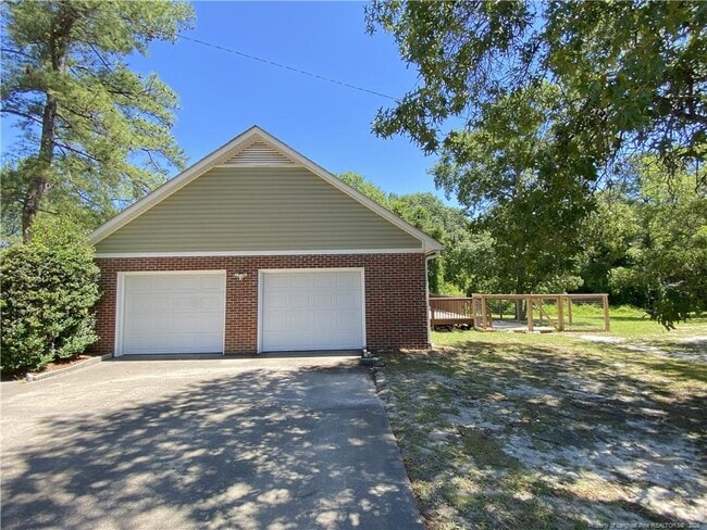 Building Photo - 21 Pineridge Dr
